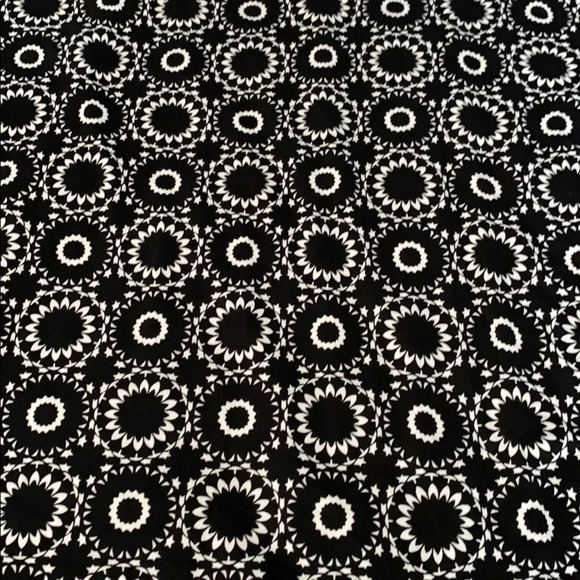 ❤️ 2 for $20 ❤️ NWT! Lularoe Irma black & white XS - Picture 2 of 2